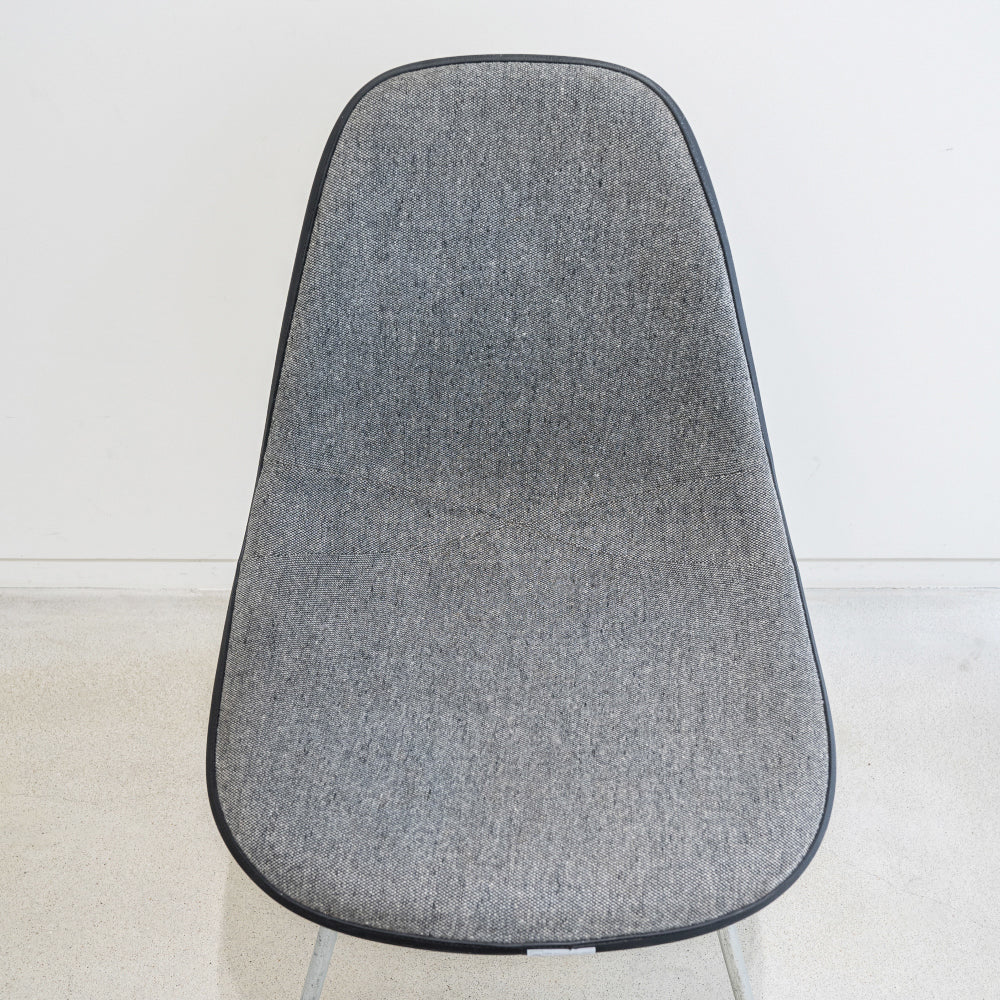 (LOT 02) DSX Chair (White Grey Blue Dark / Hopsak) by Charles & Ray Eames