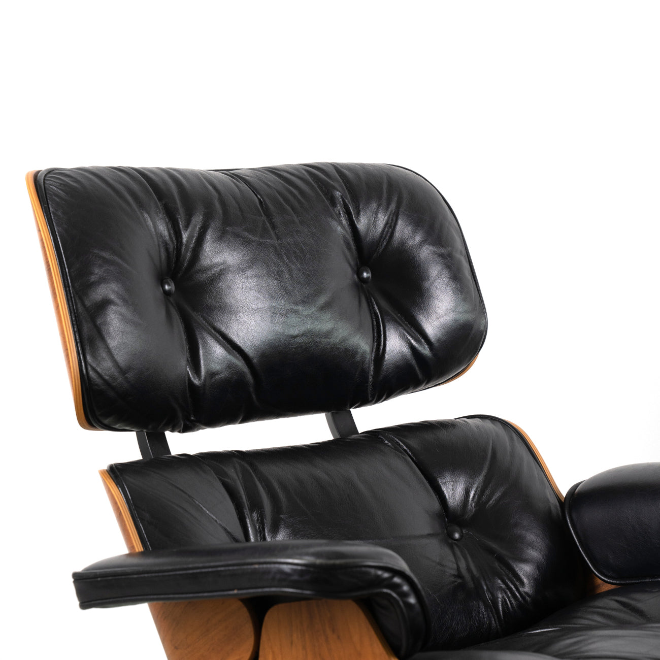 (LOT 08) Eames 670/671 Lounge Chair by Charles & Ray Eames