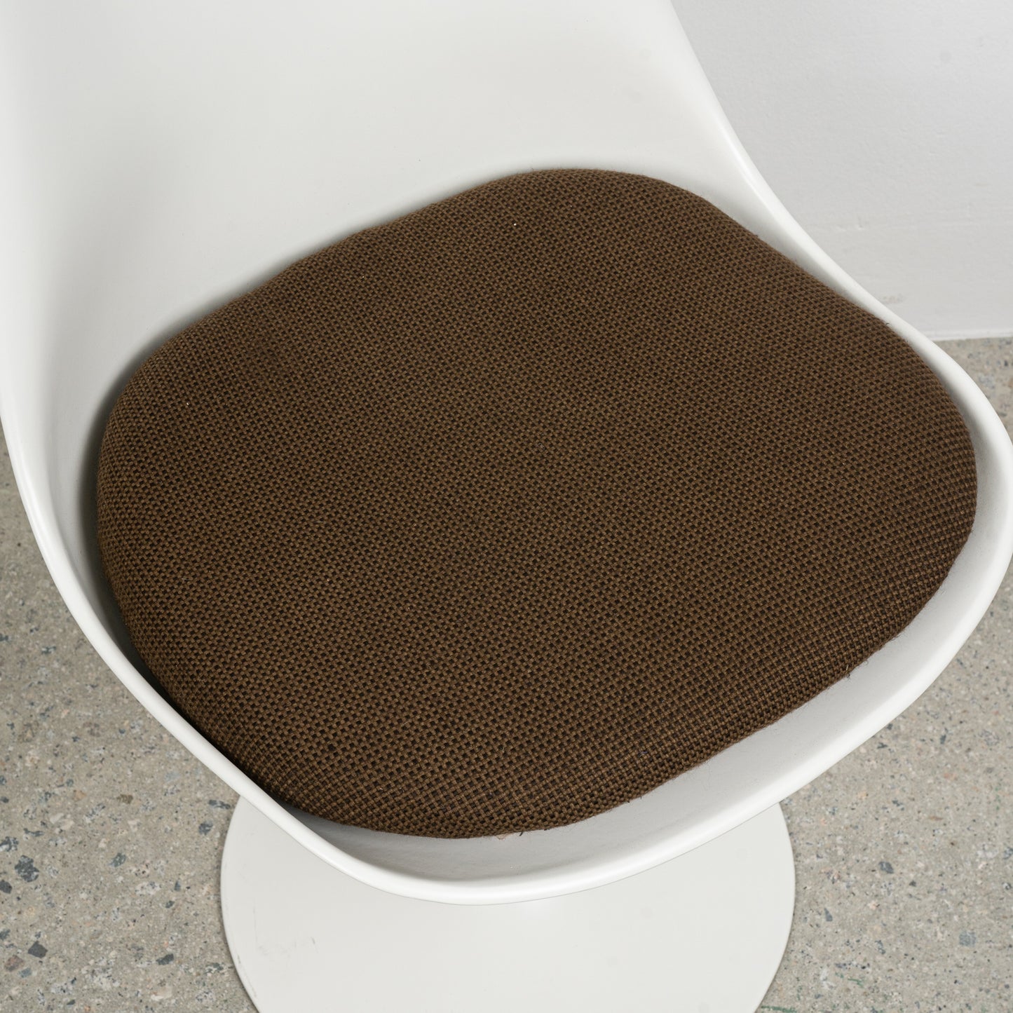 (LOT 02) Tulip Chair by Eero Saarinen (Brown Cushion)