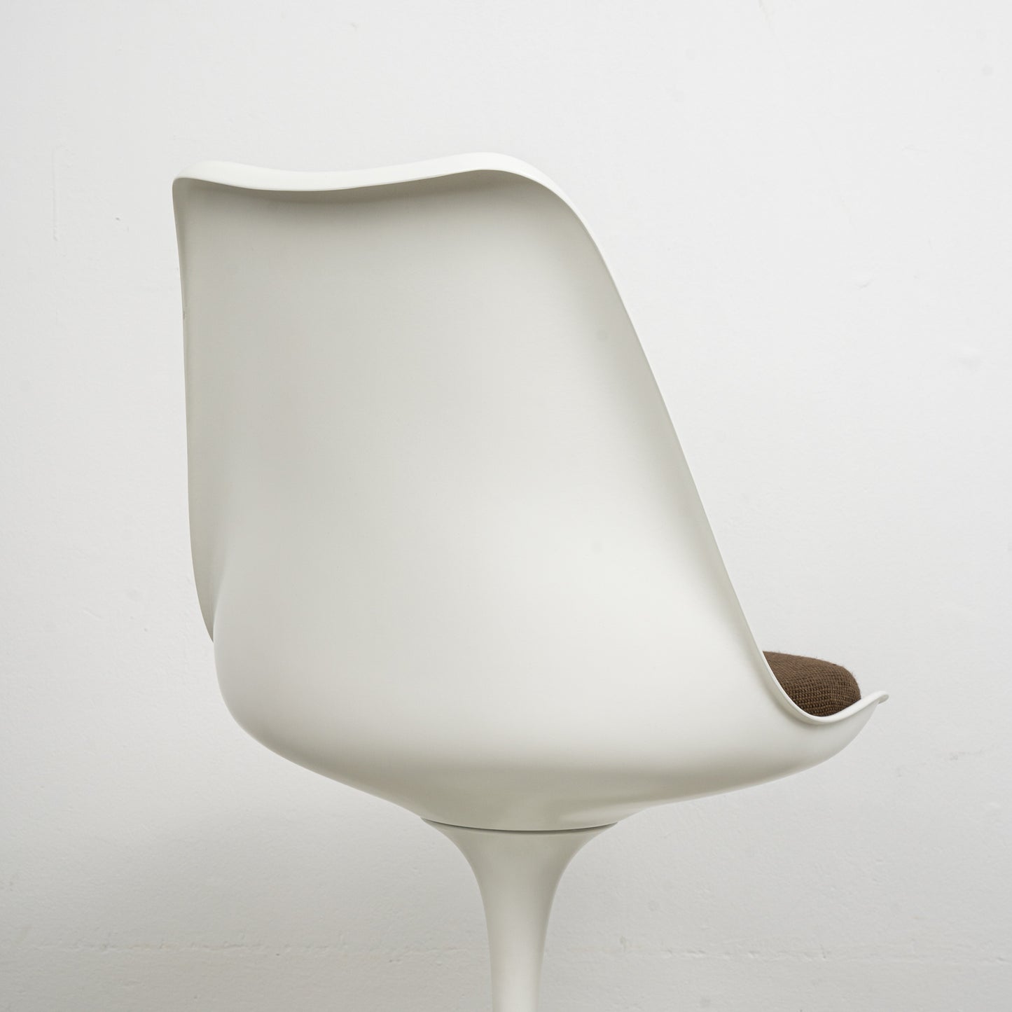 (LOT 02) Tulip Chair by Eero Saarinen (Brown Cushion)