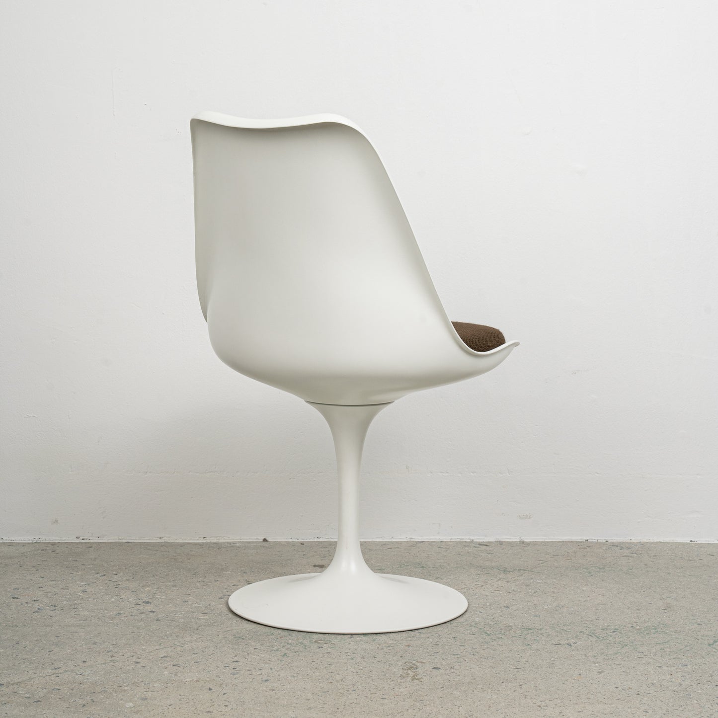 (LOT 02) Tulip Chair by Eero Saarinen (Brown Cushion)