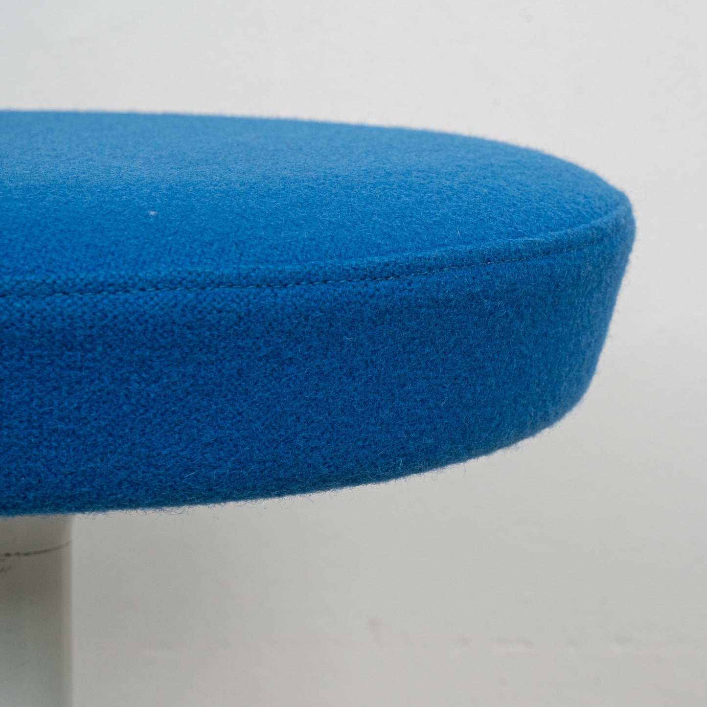 (LOT 13) Nelson Pedestal Stool by George Nelson (Ultramarine Blue)