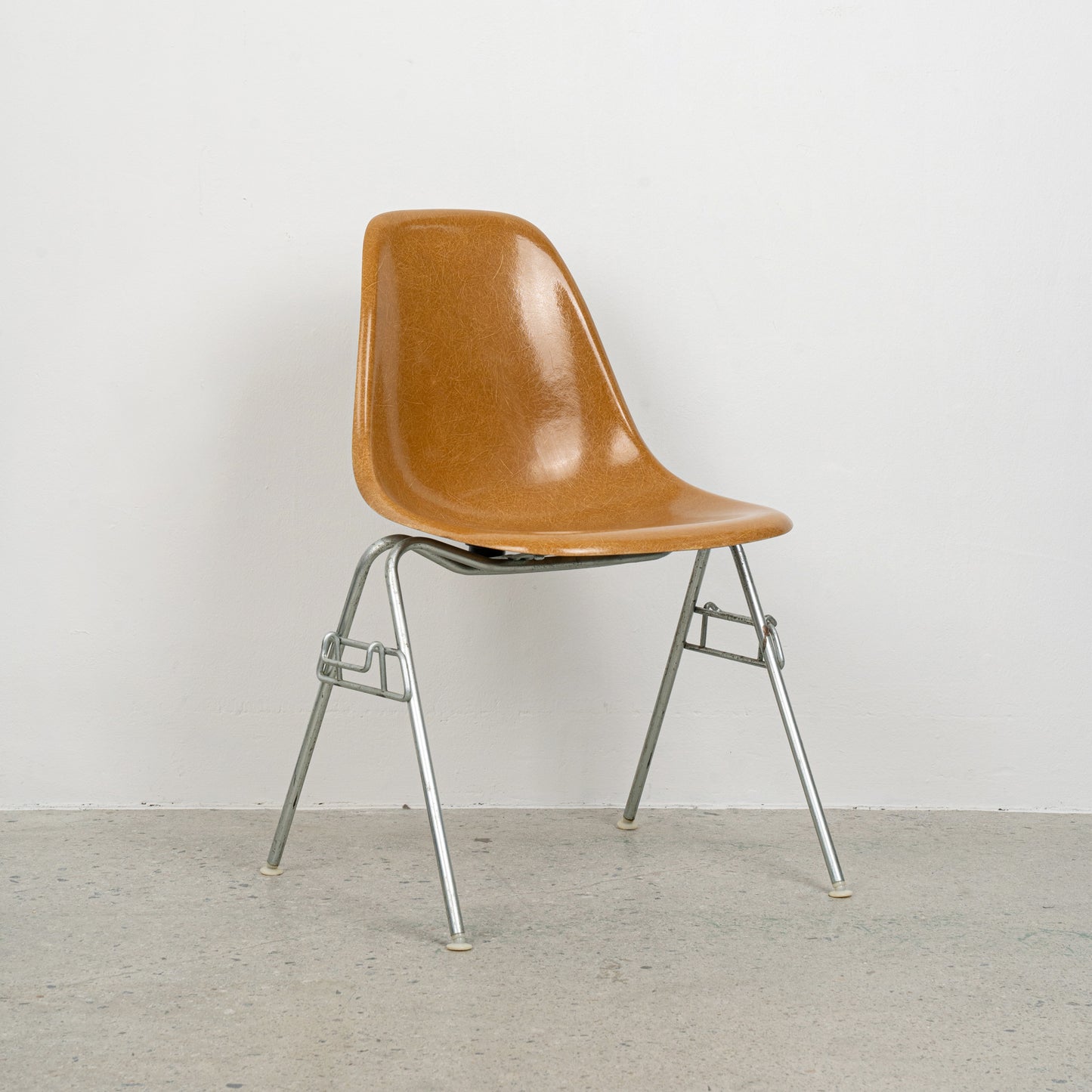 (LOT 01) DSS Chair (Ochre Dark: 레어 컬러) by Charles & Ray Eames