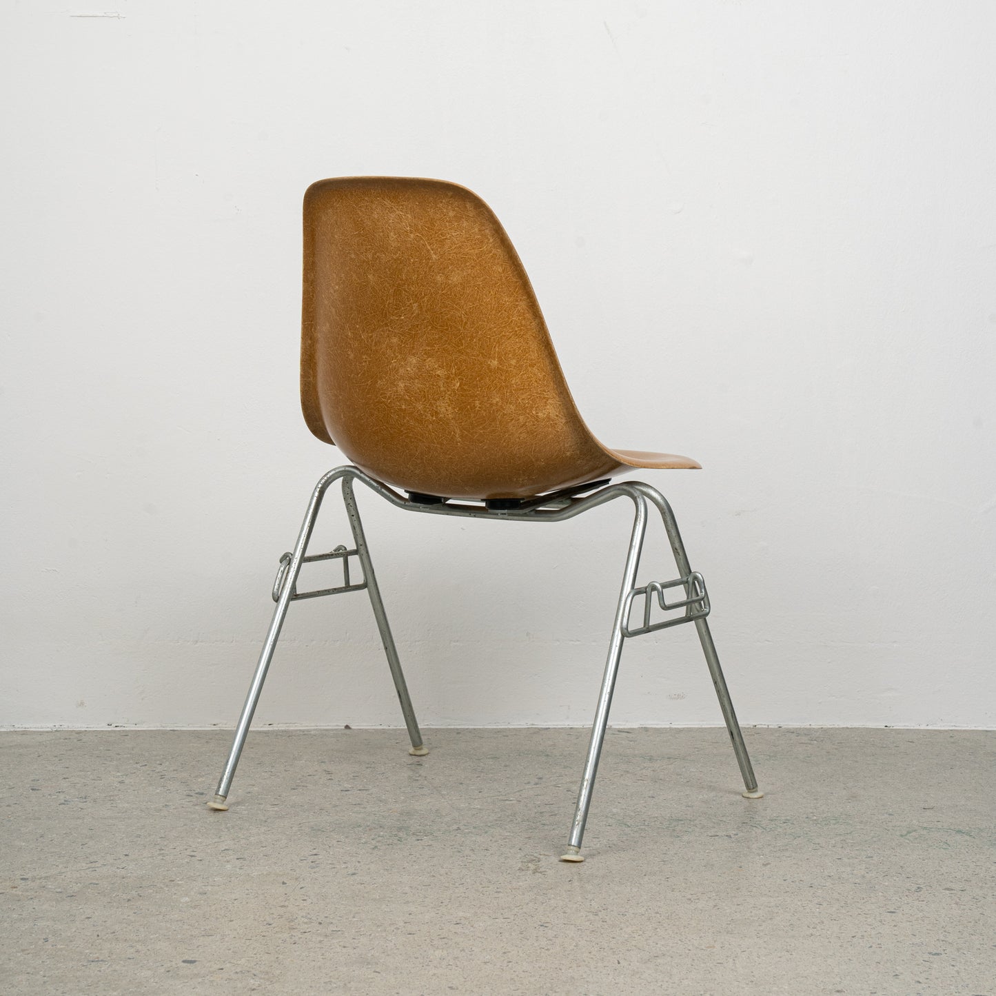 (LOT 01) DSS Chair (Ochre Dark: 레어 컬러) by Charles & Ray Eames