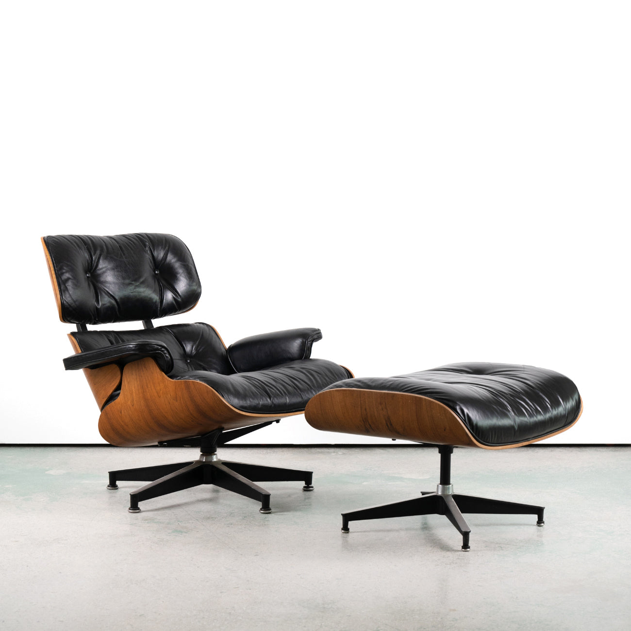 (LOT 08) Eames 670/671 Lounge Chair by Charles & Ray Eames