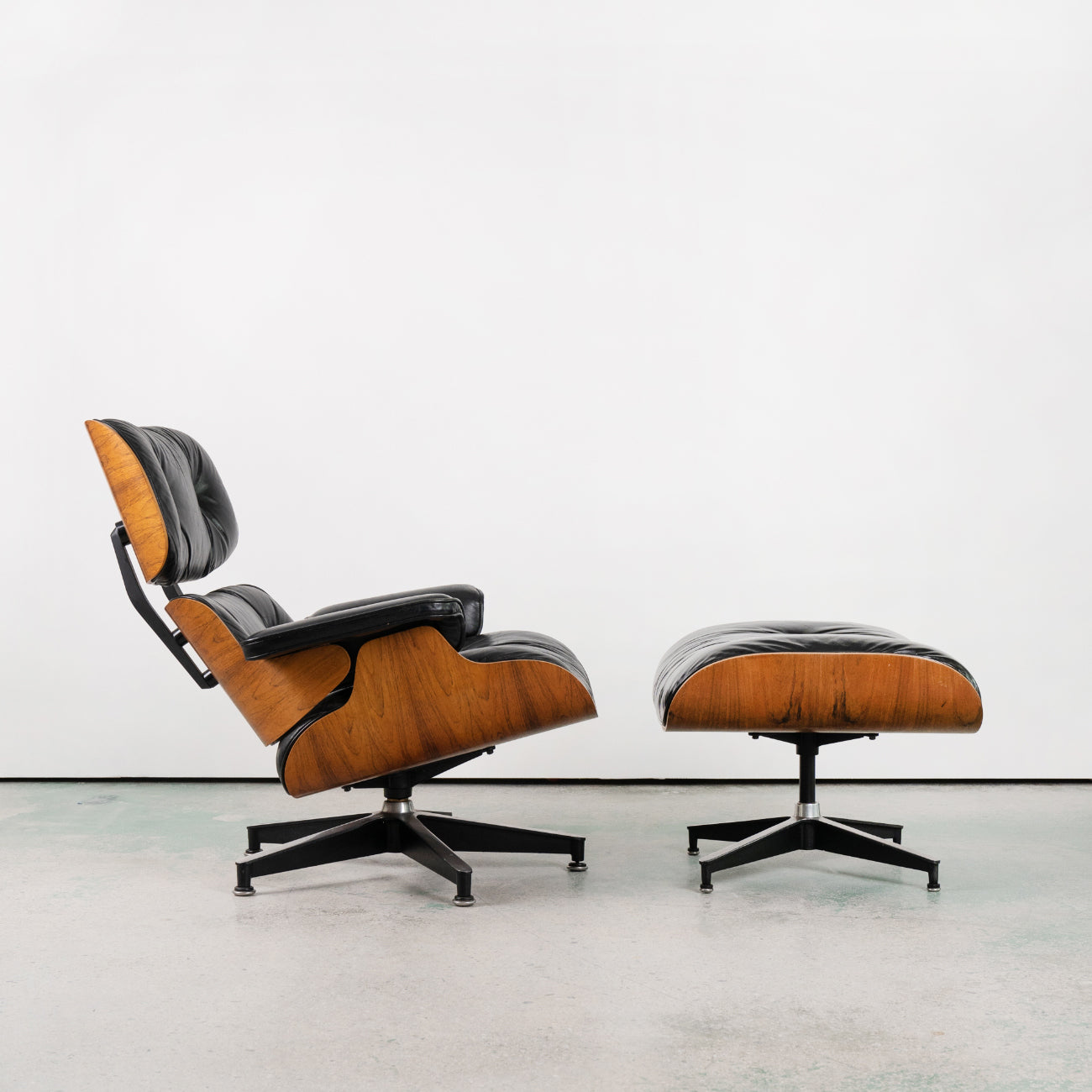 (LOT 08) Eames 670/671 Lounge Chair by Charles & Ray Eames