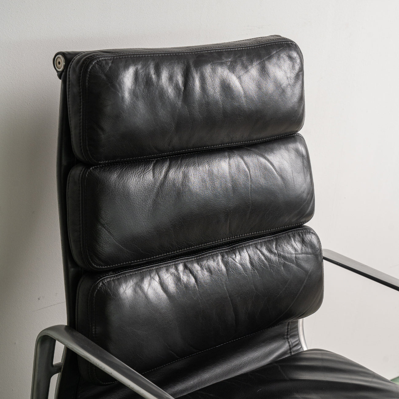 (LOT 16) Aluminum Group Soft Pad Executive Chair (Black)