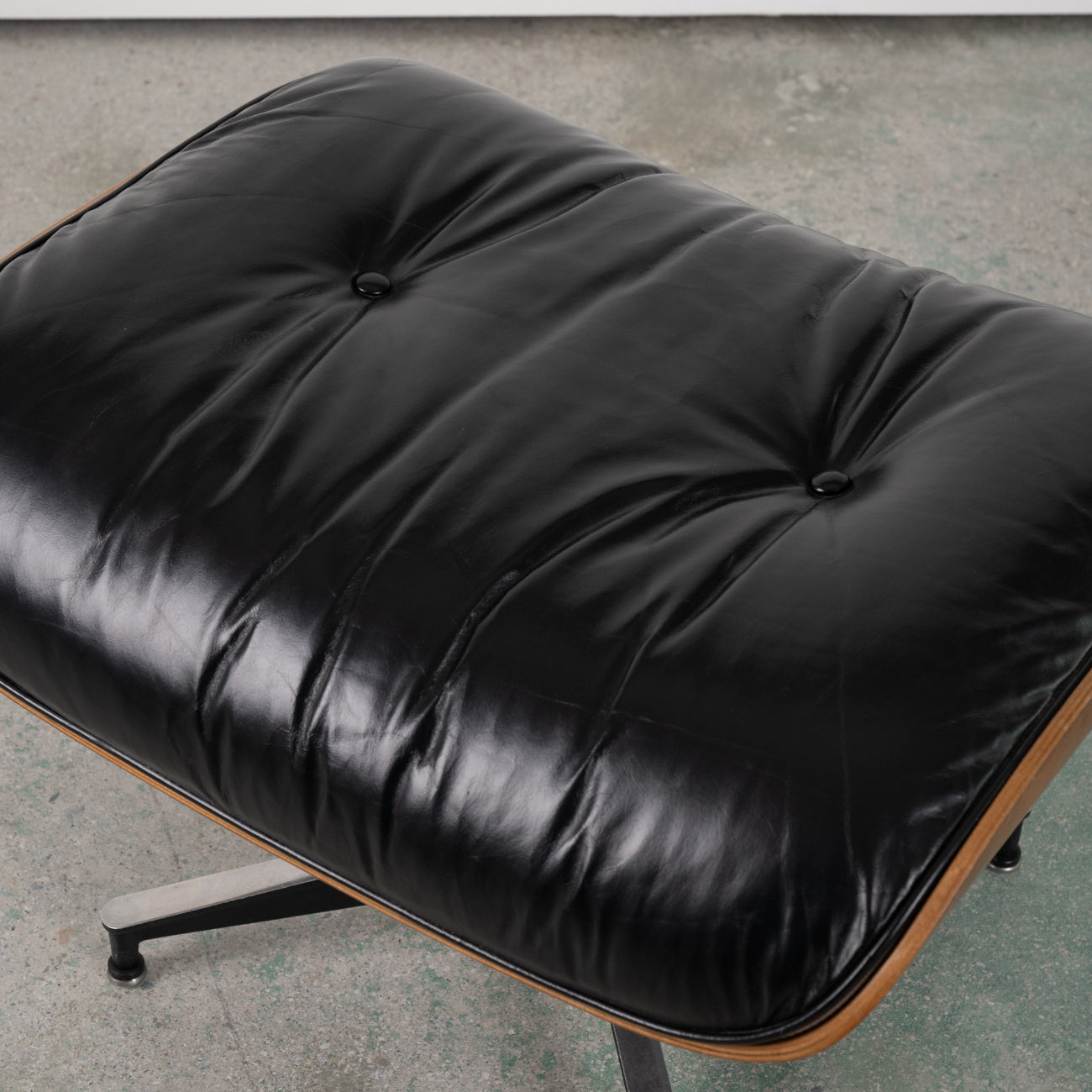 (LOT 08) Eames 670/671 Lounge Chair by Charles & Ray Eames