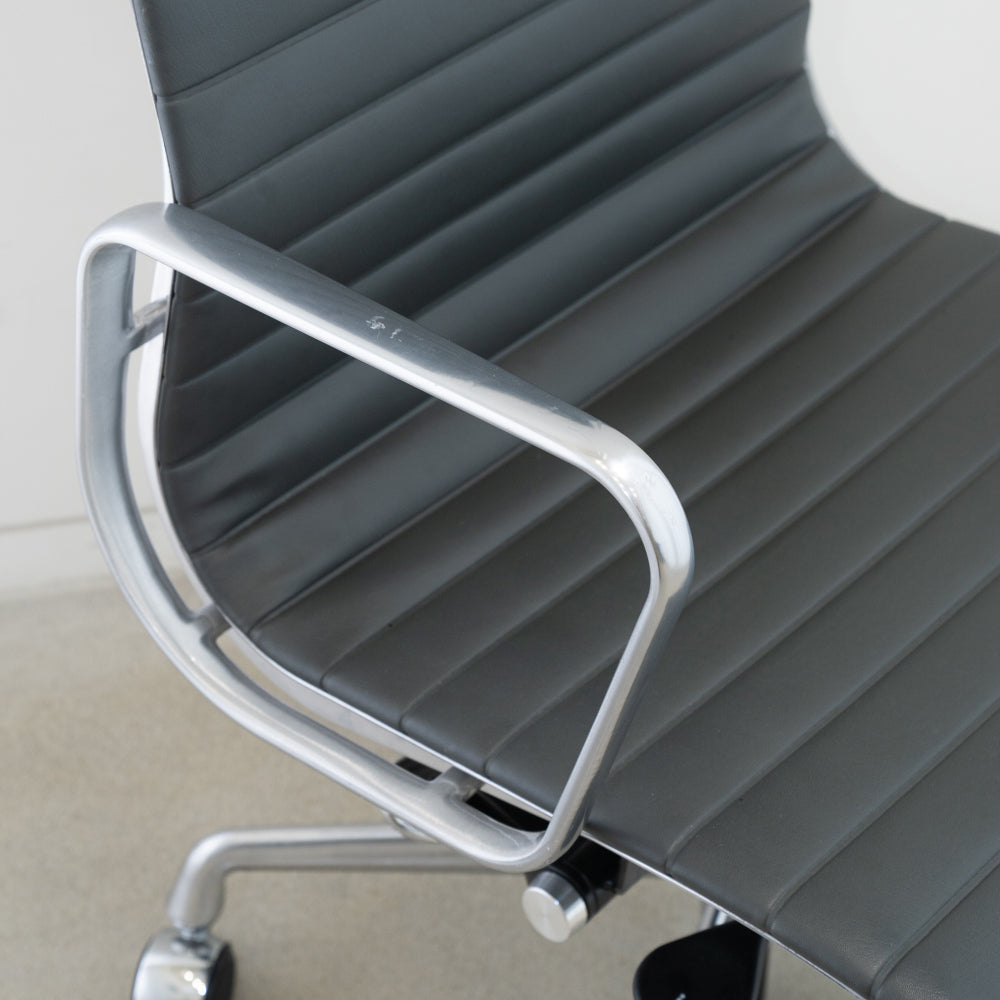 (LOT03) Eames Aluminum Group Executive Chair (가스식 레버 높이 조절 / Grey )