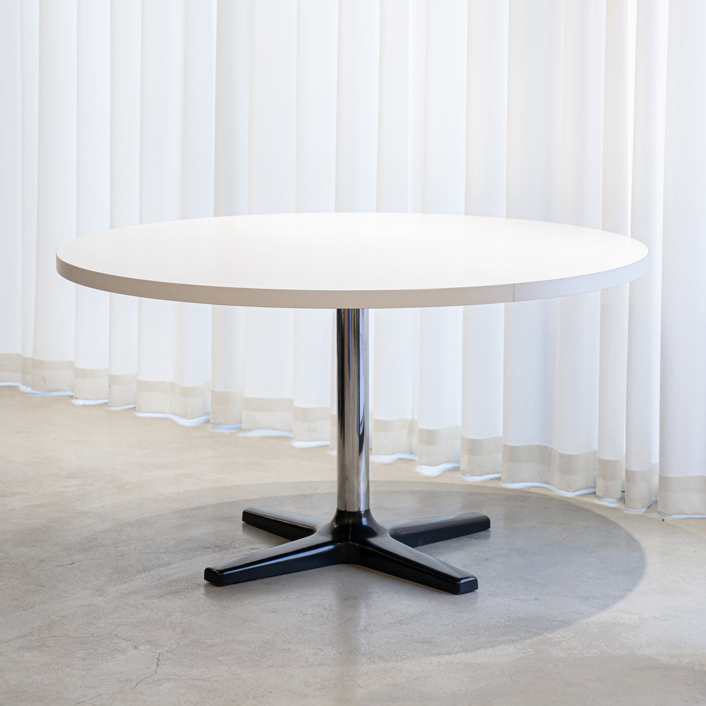 [LOT11] Dining Table by Pastoe