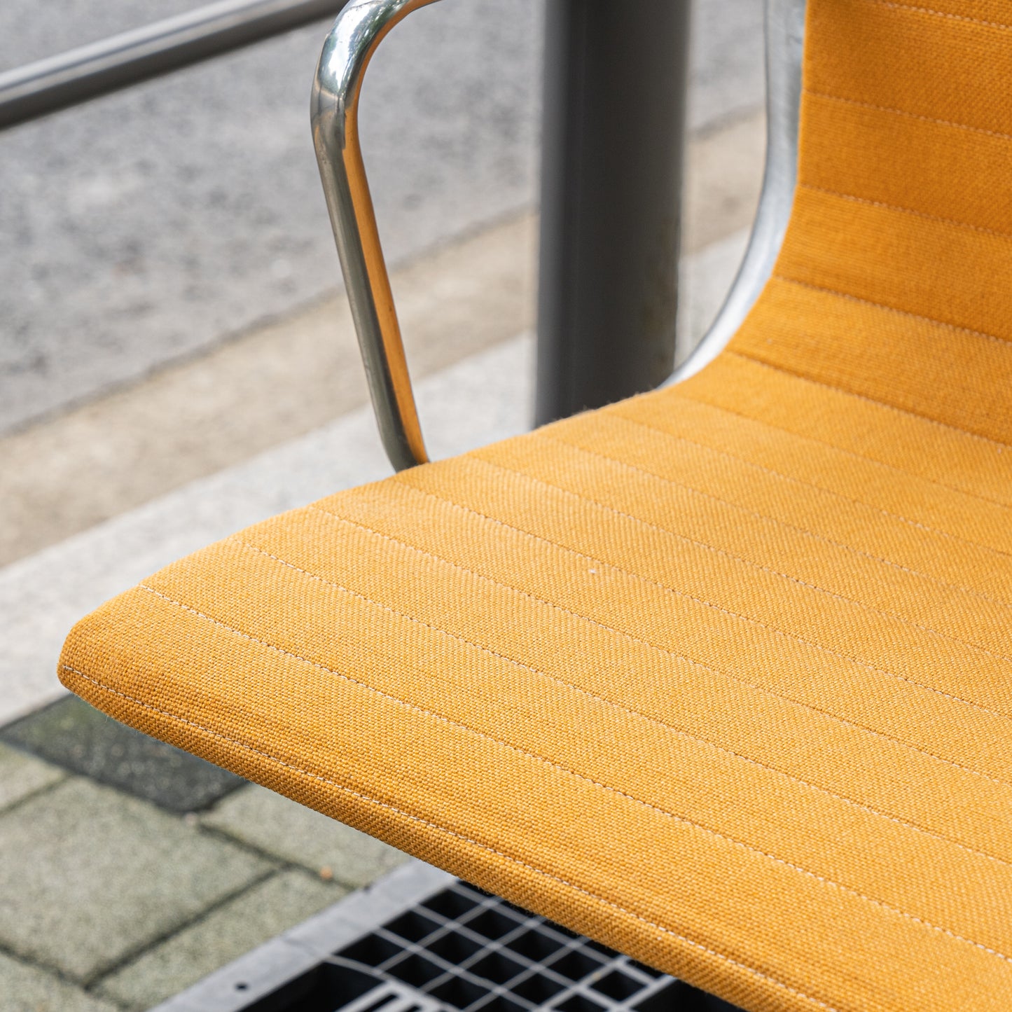 (LOT 03) Eames Aluminum Group Management Chair (Orange Fabric)