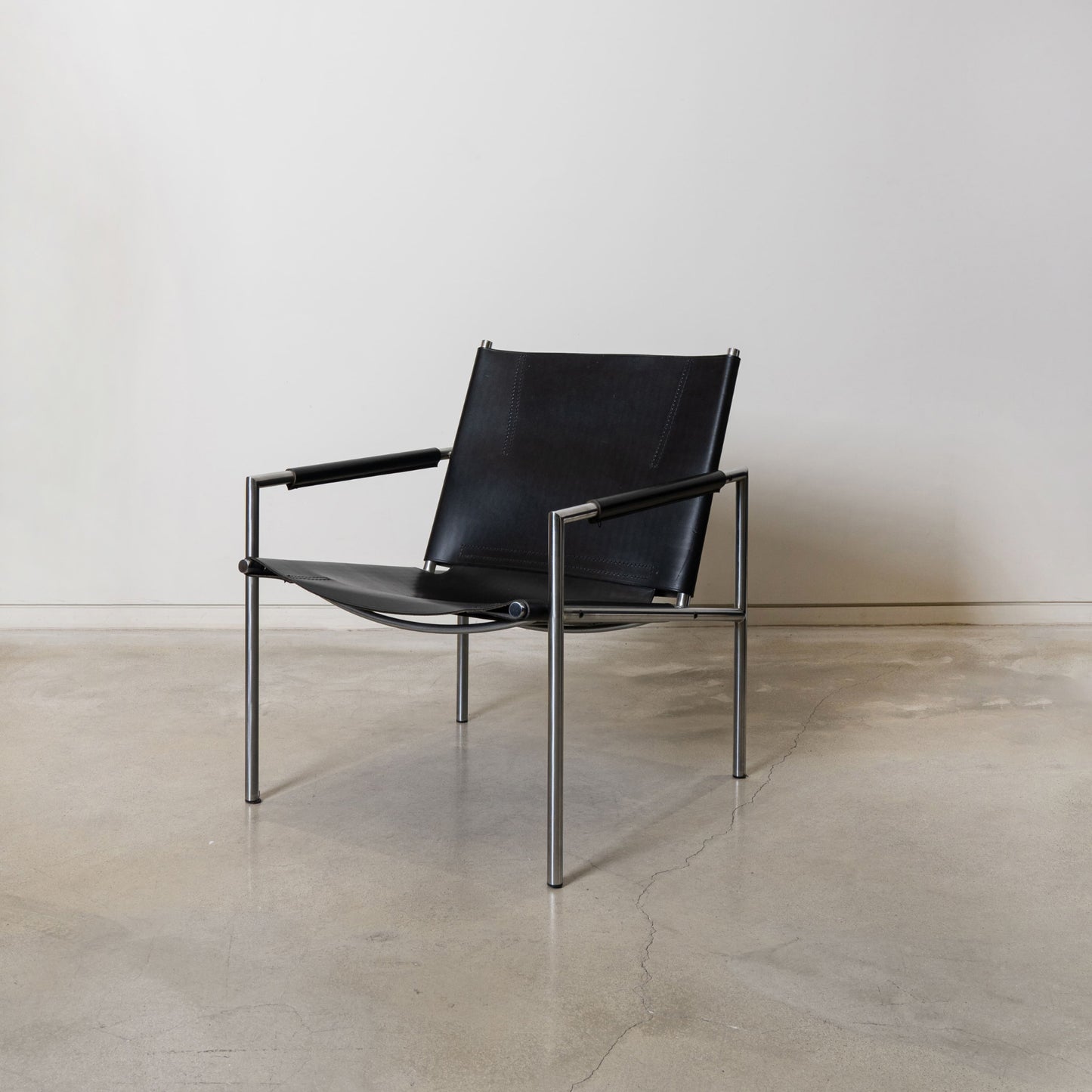(LOT 05) Z02 Easy Chair by Martin Visser